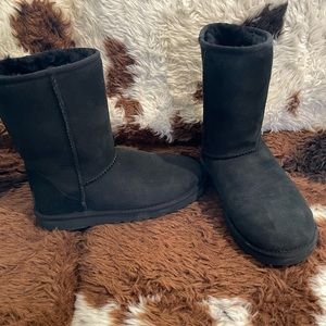Ugh Classic Short Boots Size 8